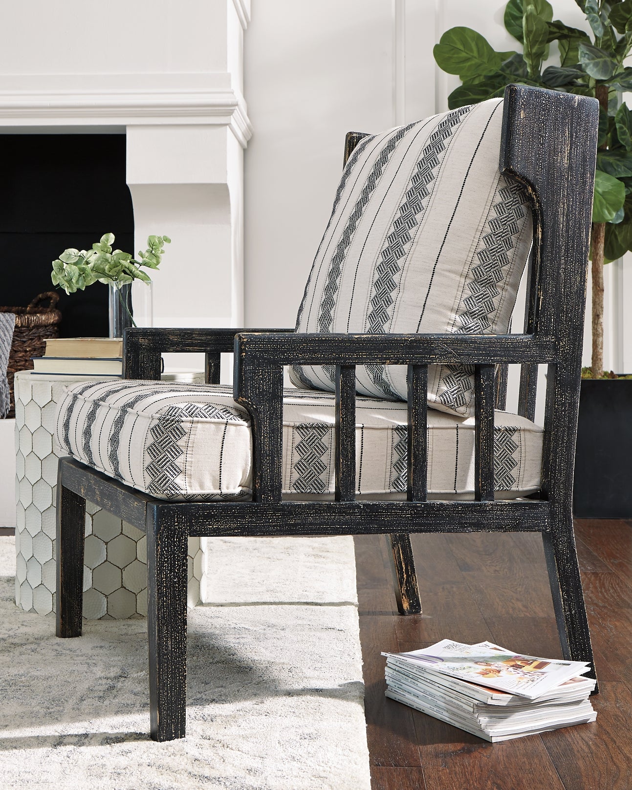 Living Room > Chairs